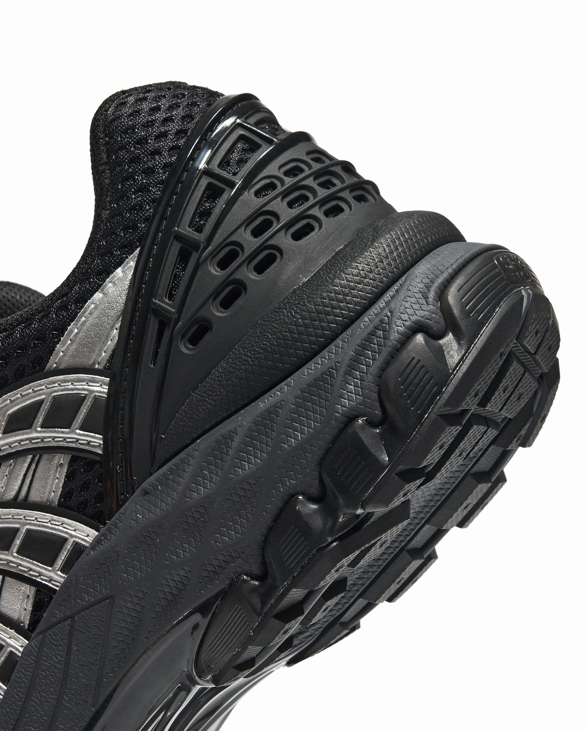 09476-076-M | MEN'S KONEJO SNEAKERS | BLACKT/EBONY/SILVER